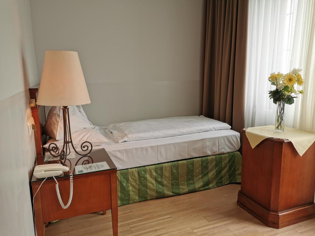 Schloss Kurhotel ชตรอเบิล ภายนอก รูปภาพ